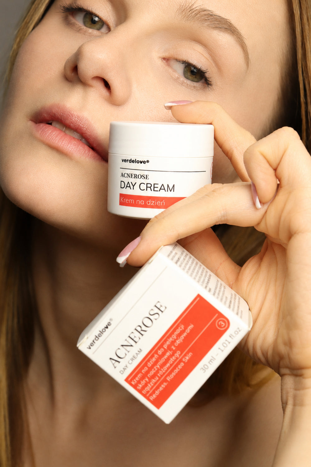 Słoiczek i kartonik Acnerose Day Cream