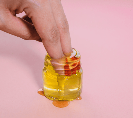 Dobrocznynne olejki jako skuteczna kuracja na zniszczone paznokcie