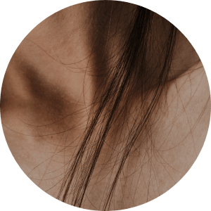 Wypadanie włosów - poznaj najczęstsze przyczyny problemu
